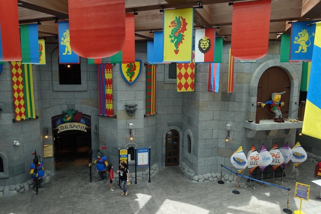 Intérieur d'un château fort au Legoland Dubaï