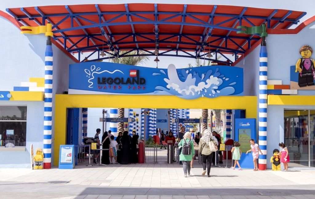 Entrée du parc Legoland Waterpark au Dubai Resorts and Parks