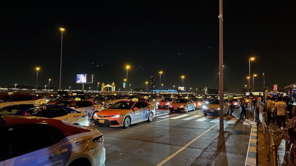 File d'attente impressionnante à la sortie du Global Village de Dubai