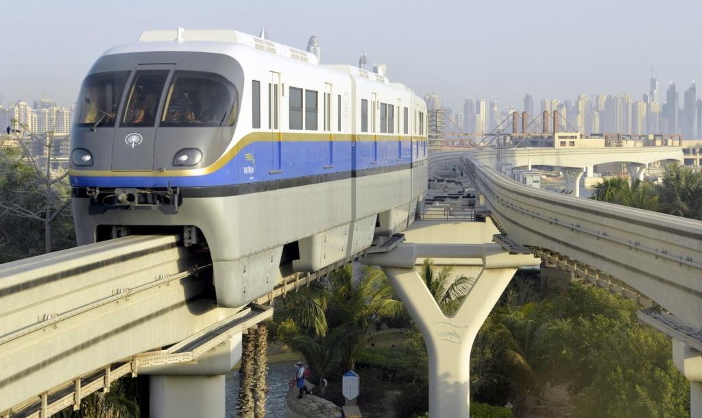 Monorail pour traverser Palm Jumeirah à Dubai