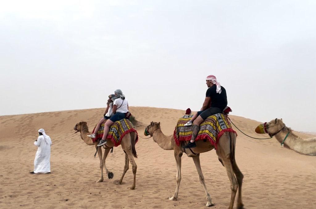 Excursion dans le désert de Dubaï - Balade à dos de chameau