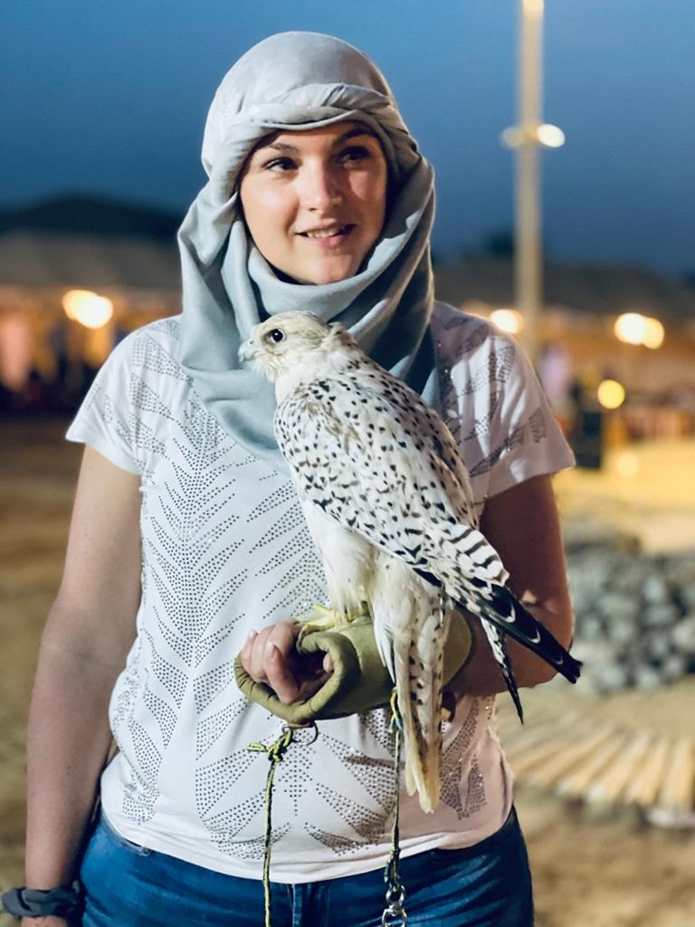 Soirée dîner-spectacle dans le désert de Dubaï avec un faucon