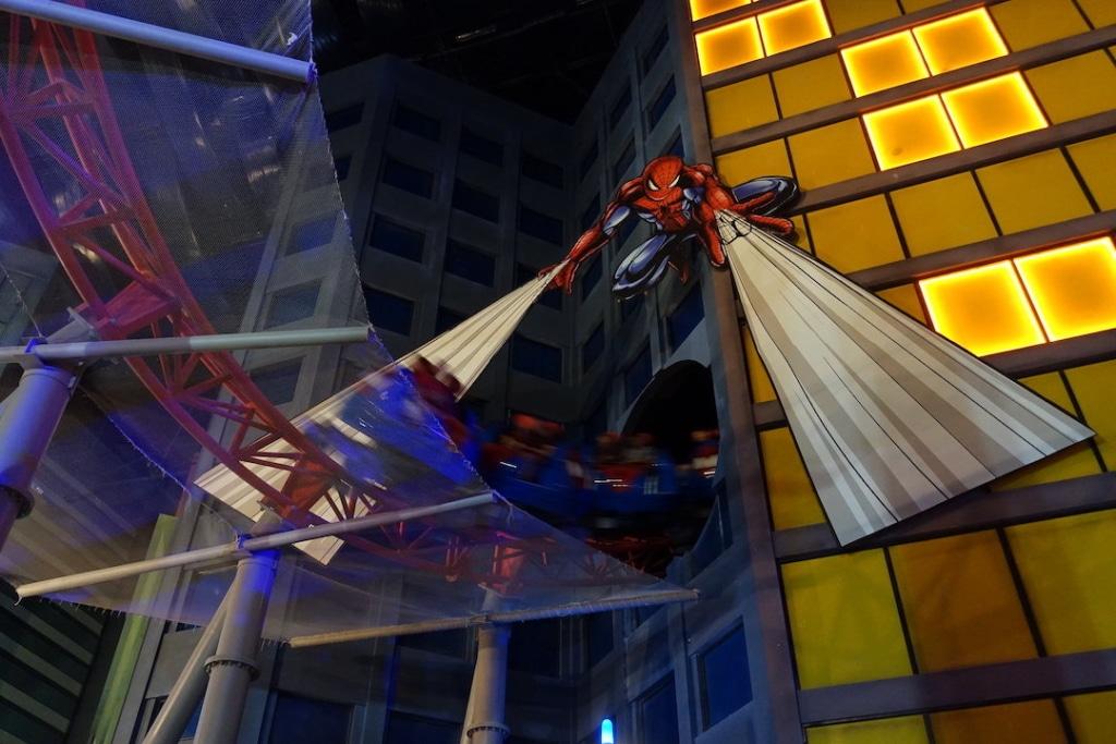 Décors Spiderman au parc IMG Worlds of Adventure à Dubaï