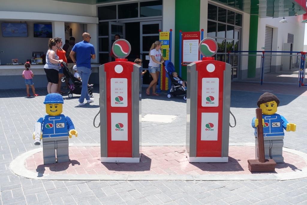 Station essence au Legoland Dubaï