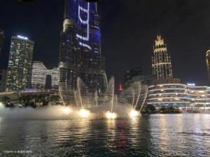 Fontaines de Dubai de nuit