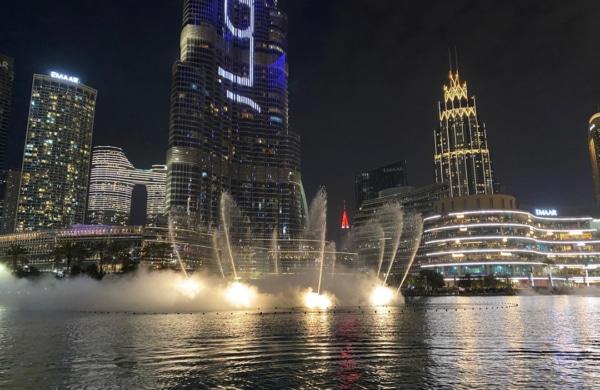 Fontaines de Dubai de nuit