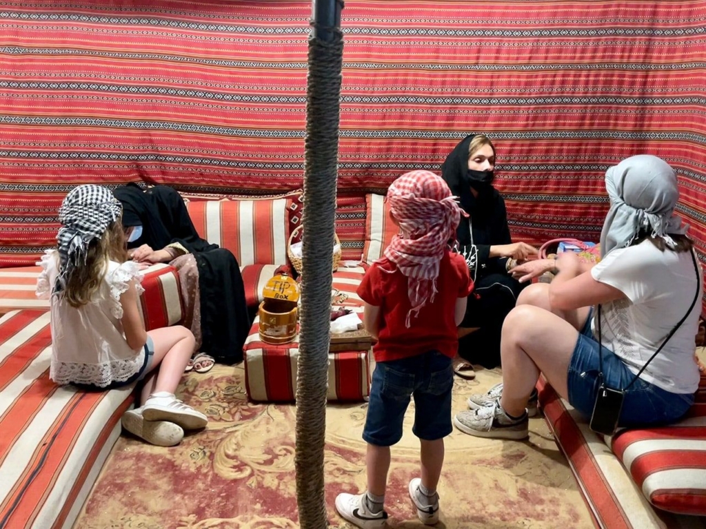 Dinner and show in the Dubai desert - Henna booth
